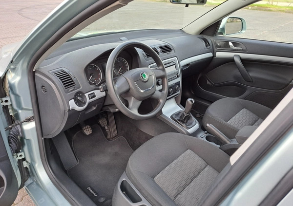 Skoda Octavia cena 24800 przebieg: 153000, rok produkcji 2009 z Pabianice małe 352